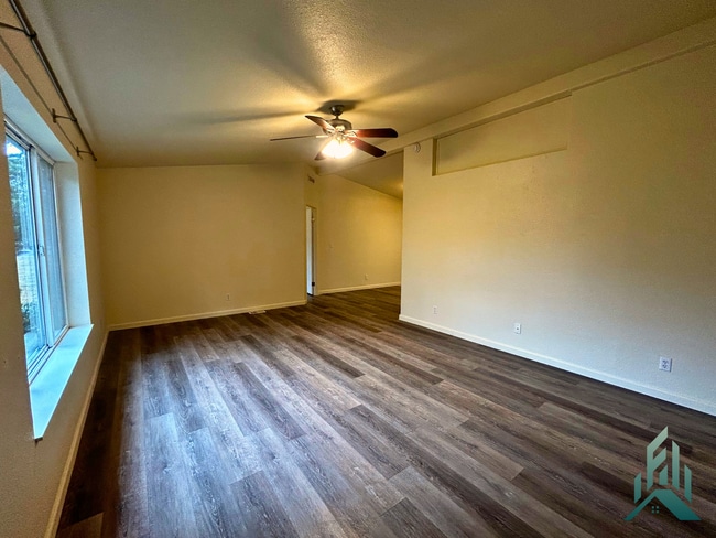 Photo - 640 SE Crystal Lake Dr Unit A