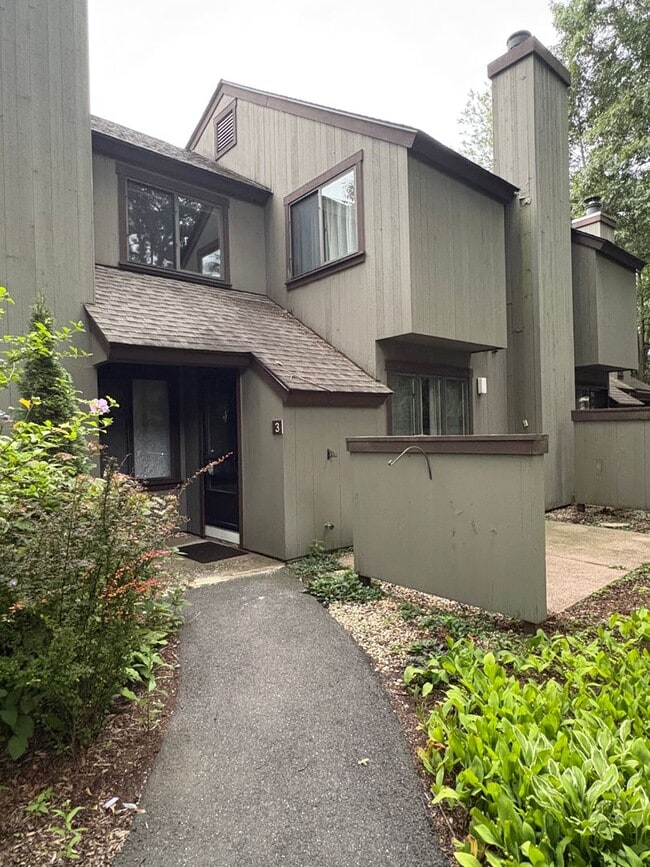 3 Willow Ln
