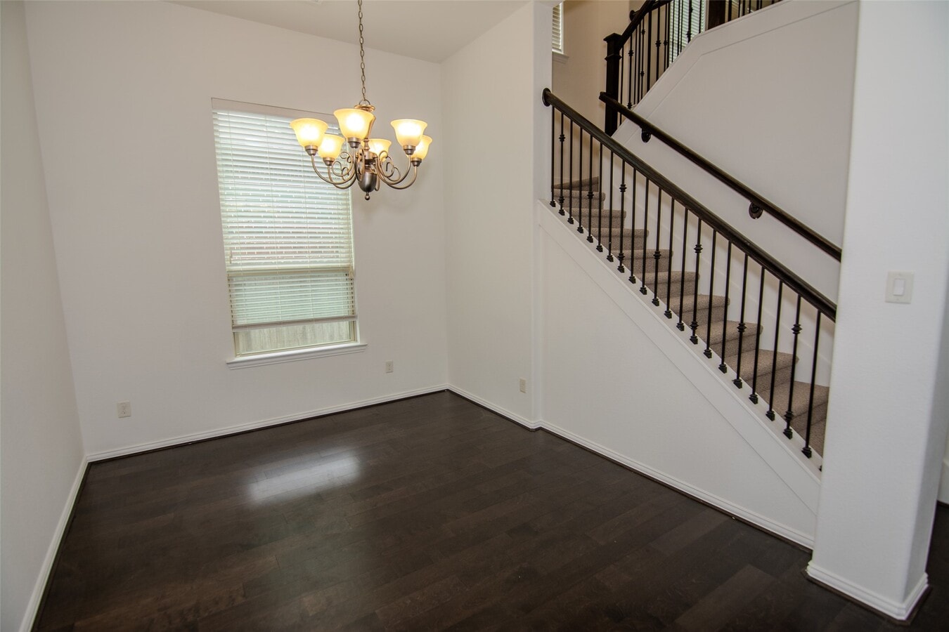 Photo - 18122 Glenlyon Dr