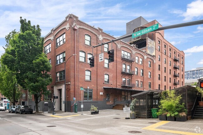 Building Photo - Gorgeous loft in a converted window factor... Unit 315