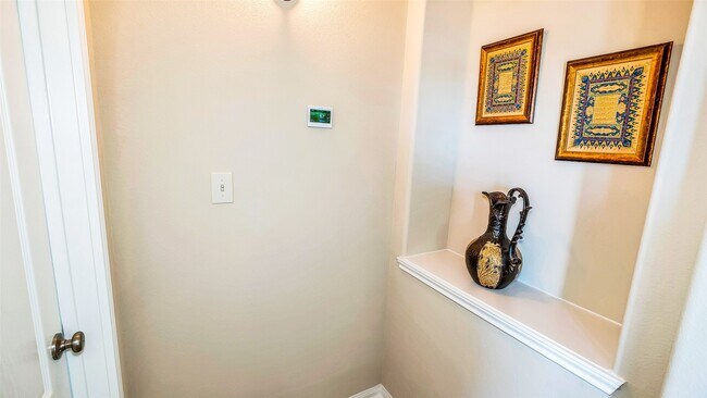 8807 Seguin Cove Ln