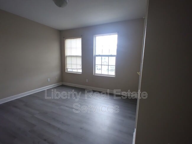 Photo - 114 Governors Blvd