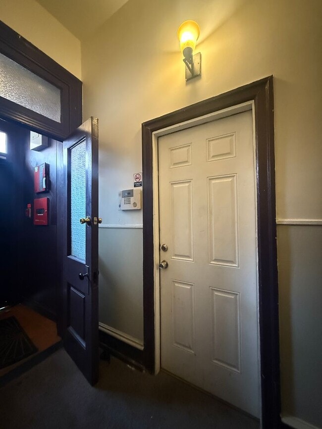 Photo - 1828 W Diamond St Unit 1F