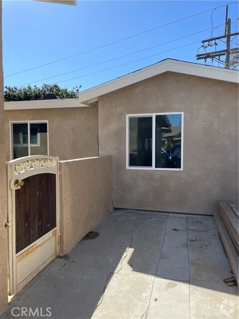 Building Photo - 869 W 4th St Rental