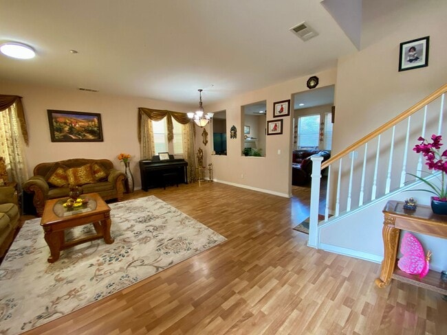 Photo - RB 4S Ranch 4br/2.5bath/yard/Garage Granite Kitchen $5490