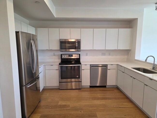 Kitchen - 400 Herron Dr Unit 321