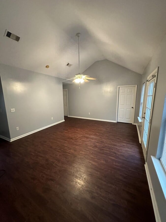 Photo - 143 Thomkin Dr