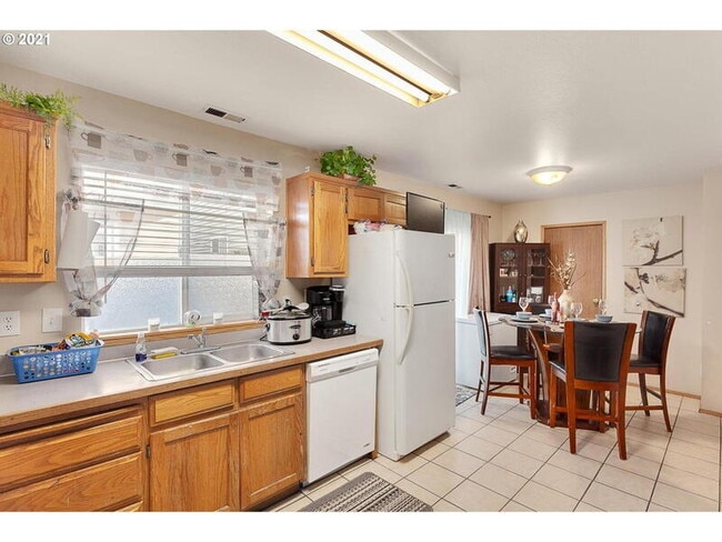 Photo - 7406 SE Henderson St Unidad C