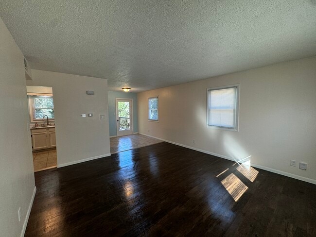 Living area - 205 Wellons Dr Unit 205