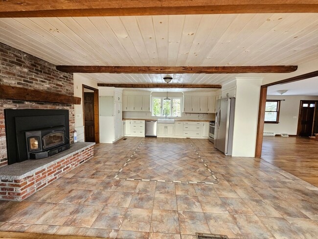 Photo - 4 Bedroom, 2.5 Bath House for Rent