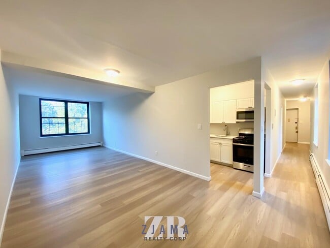 Building Photo - 152 Parkside Ave Unit 4G Rental