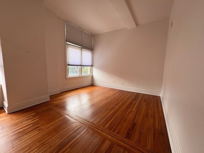 1 E King Street