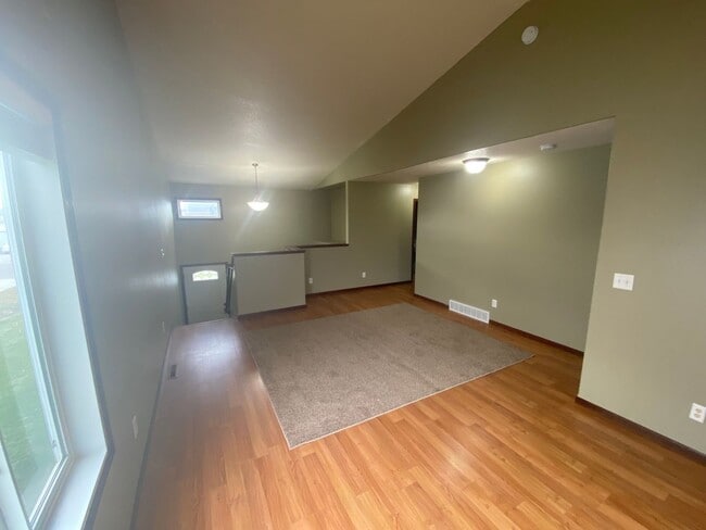 Photo - 3 Bedroom, 2 Bathroom Home in West Fargo -...