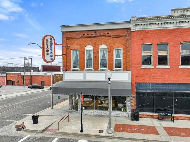Building Photo - 115 E Russell St