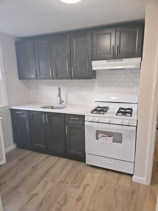 Building Photo - 63 1st St Unit #2 Rental