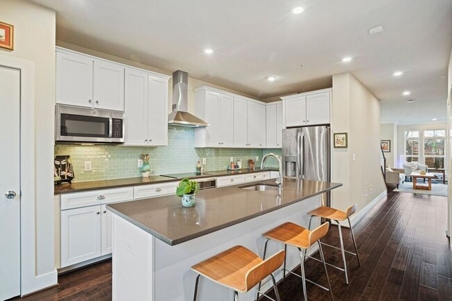 Building Photo - 820 Fern Pl NW