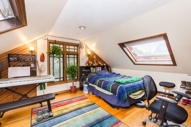 Photo - 6-bed, 2-bath Mission Hill Apartment