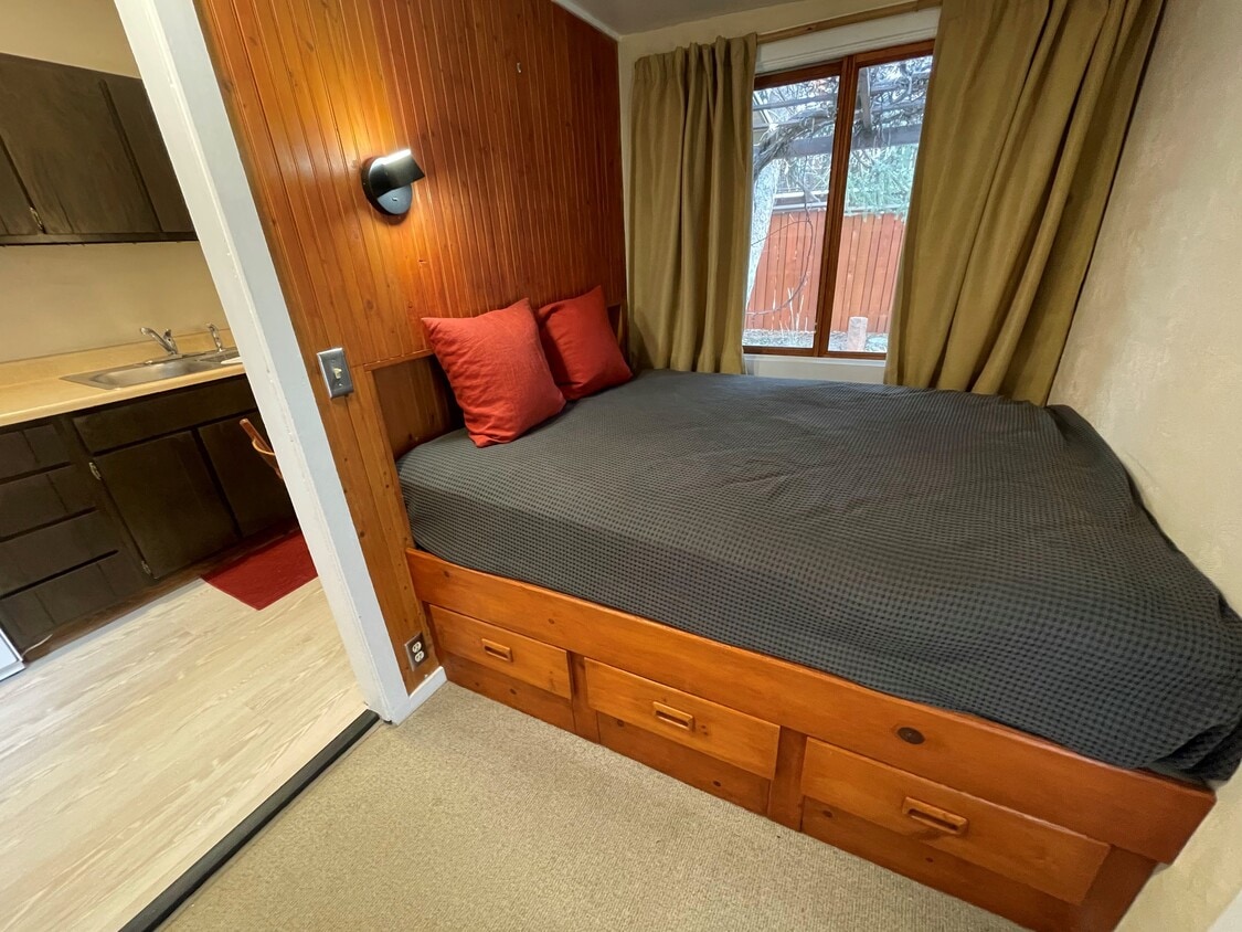 Built in b ed - 455 Arapahoe Ave (Boulder, CO)