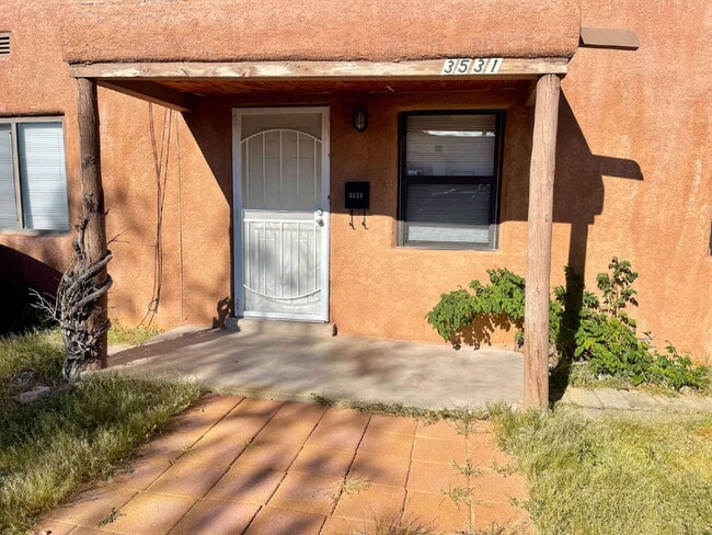 Building Photo - 1 bedroom / 1 bath close to KAFB and I-25 Move-in Special!