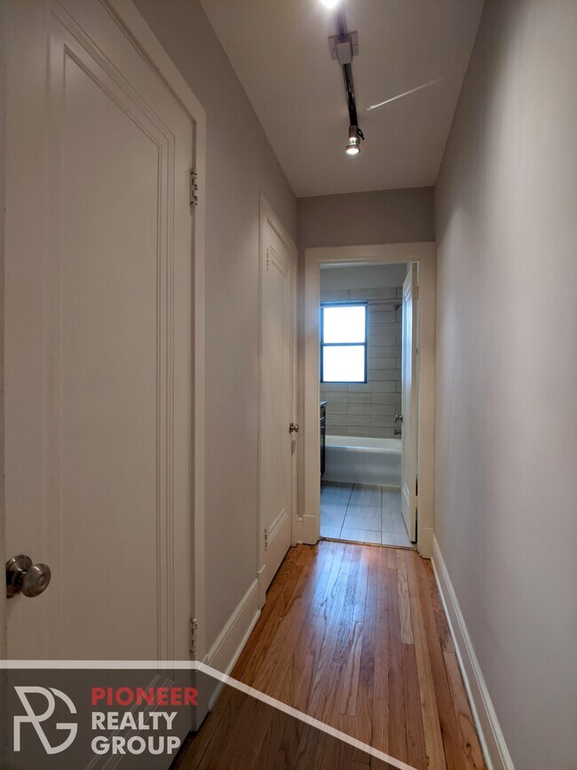 Photo - 2315 N Rockwell St Unit c1