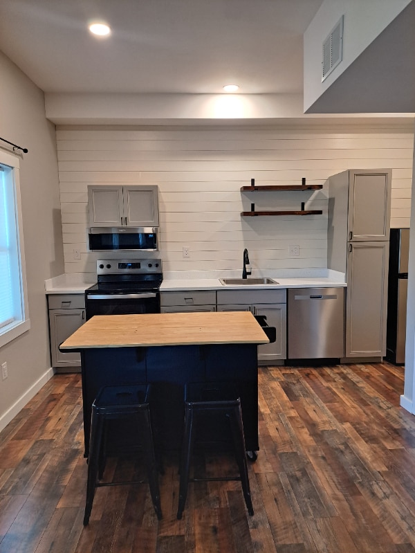 Building Photo - 101 6th St Rental