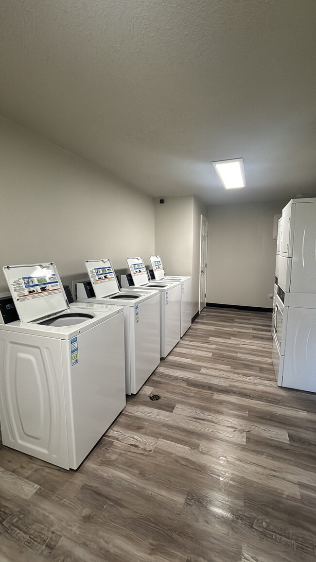 Building Photo - The Vue at Oak Creek