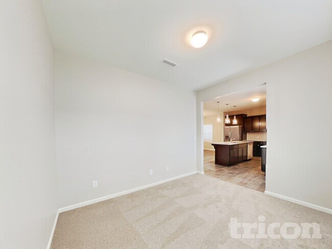 Photo - 635 Spencer Ln