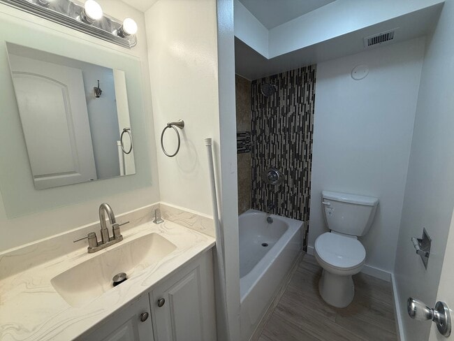 Photo - Sunset Lakeview 2 bedroom 1 bath with 1 assigned parking stall Unit A106