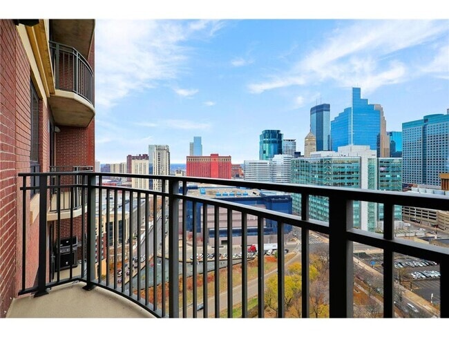 Building Photo - 500 500 E Grant St Unit T2004 Rental
