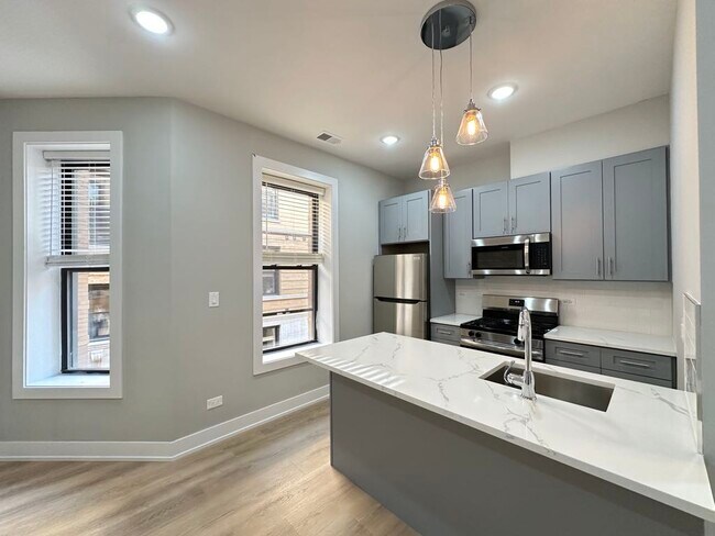 419 W Belden Ave Unit 02