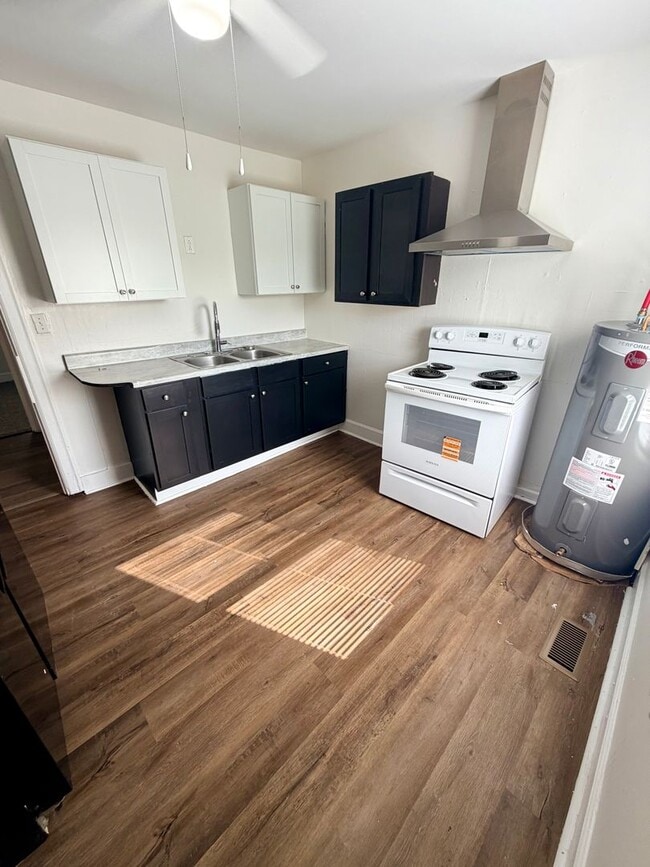 Building Photo - 704 Jackson St