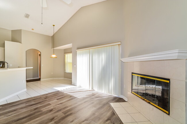 Photo - 2297 Blake Way