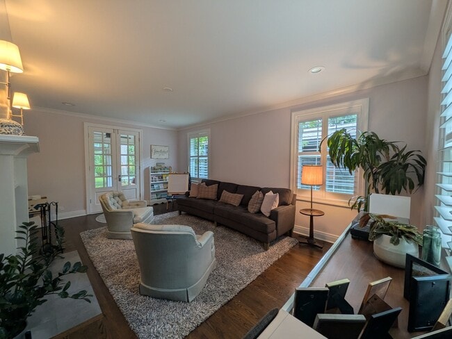 Photo - 2741 Lincolnwood Dr