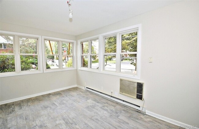 Photo - 75-03 197th St Unidad 1