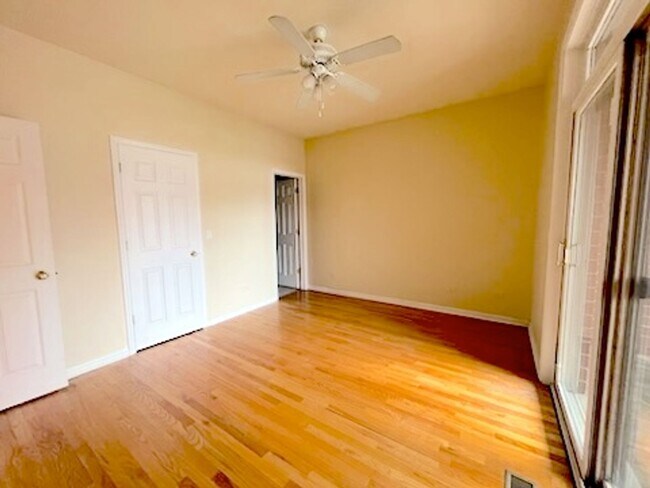 Photo - 3541 S Hamilton Ave Unit 2