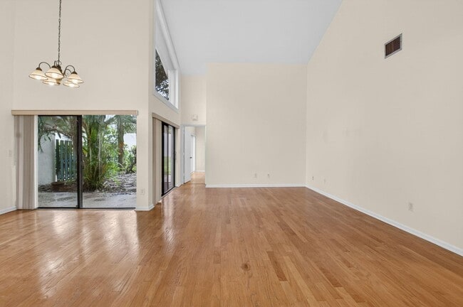 Photo - 6130 Aloma Ln