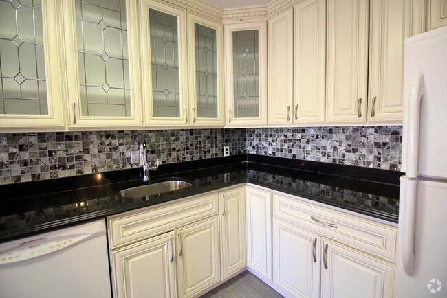 Building Photo - 131 Sewall Ave Unit 48 Rental