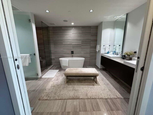 Photo - 3250 NE 188th St