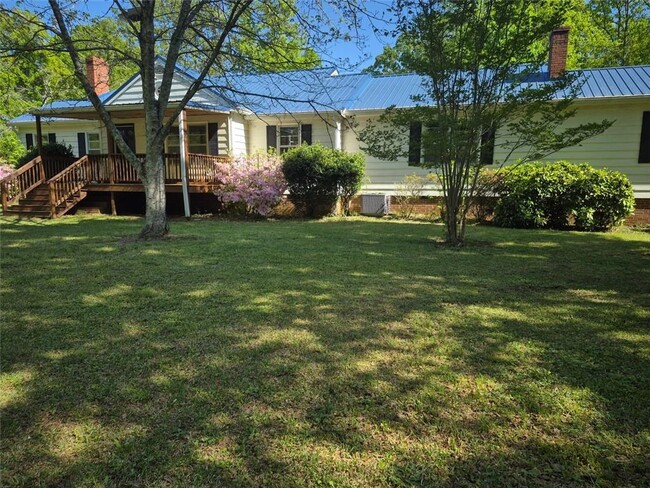 Building Photo - 1210 Zebulon Rd Rental