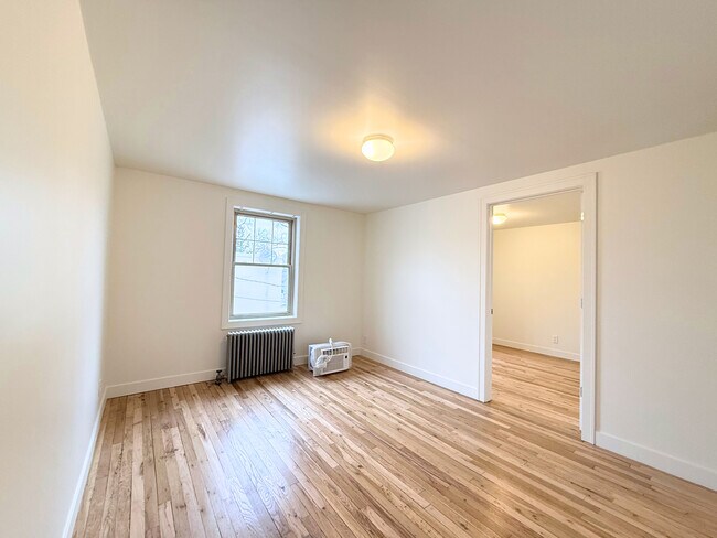 Photo - 29222 Grand River Ave Unidad #5