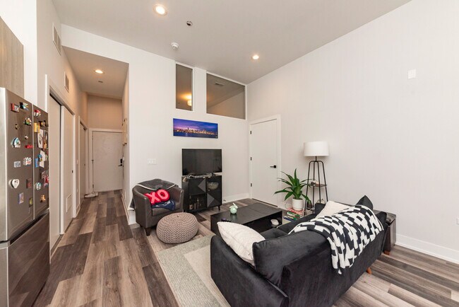 Photo - 2317 N Clark St