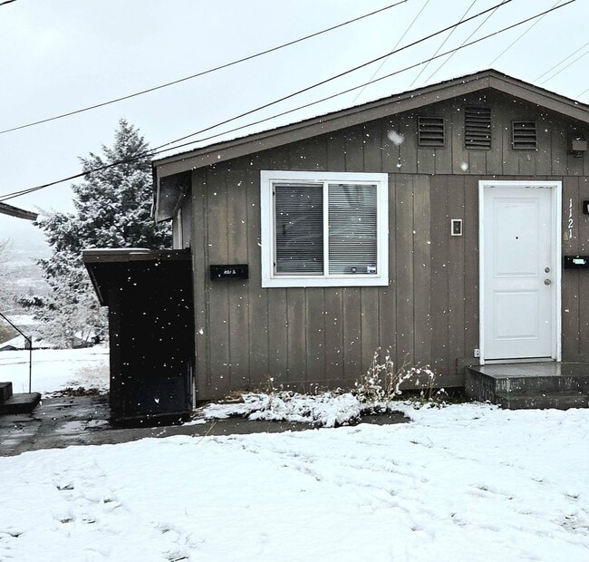 Building Photo - 1121 Monitor Ave Unit #1/2 - Downstairs