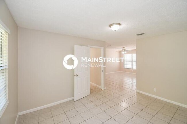 Photo - 3 Bedroom Pet-Friendly Home in orange park...