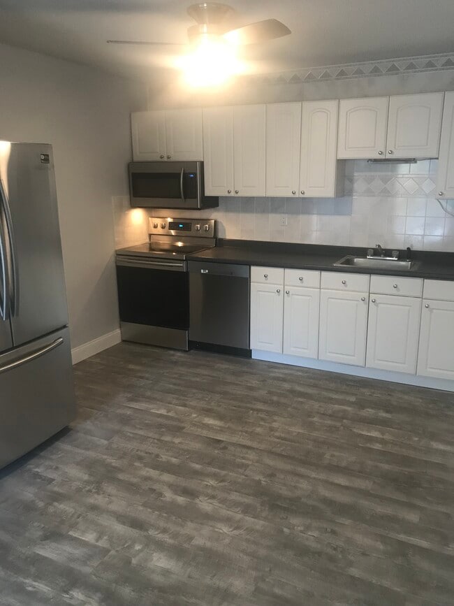 Building Photo - 1 silvestri circle Unit #24 Rental