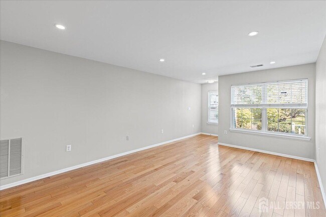 Photo - 302 Wellington Park Dr