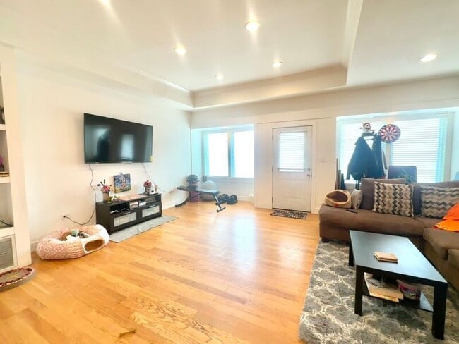 Building Photo - 1840 W Cermak Rd Unit 1F