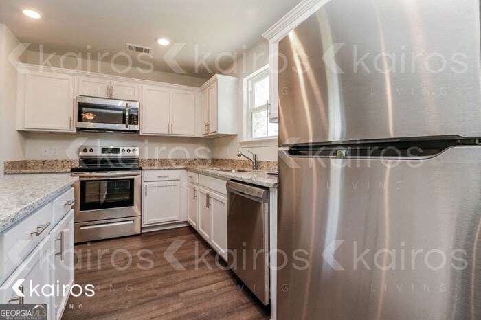 Photo - 201 Western Red Cedar Dr