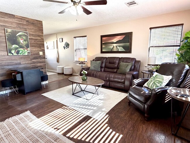 Photo - 109 Teena Ln