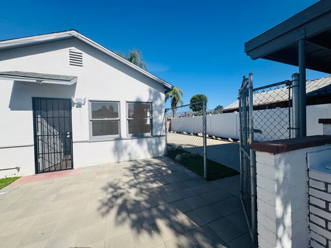 Building Photo - 10609 Mountain View Ave