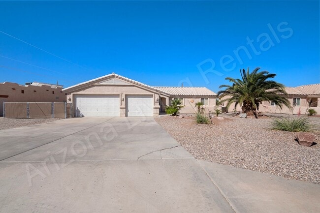Building Photo - YOUR DREAM HOME AWAITS!